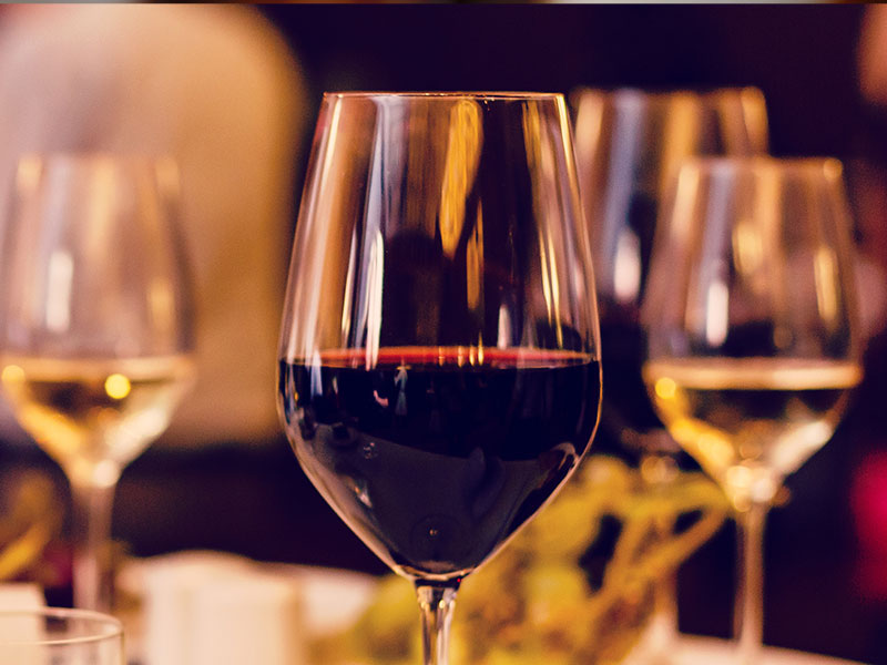 Alcoholic BeveragesWine, beer and Champagne
